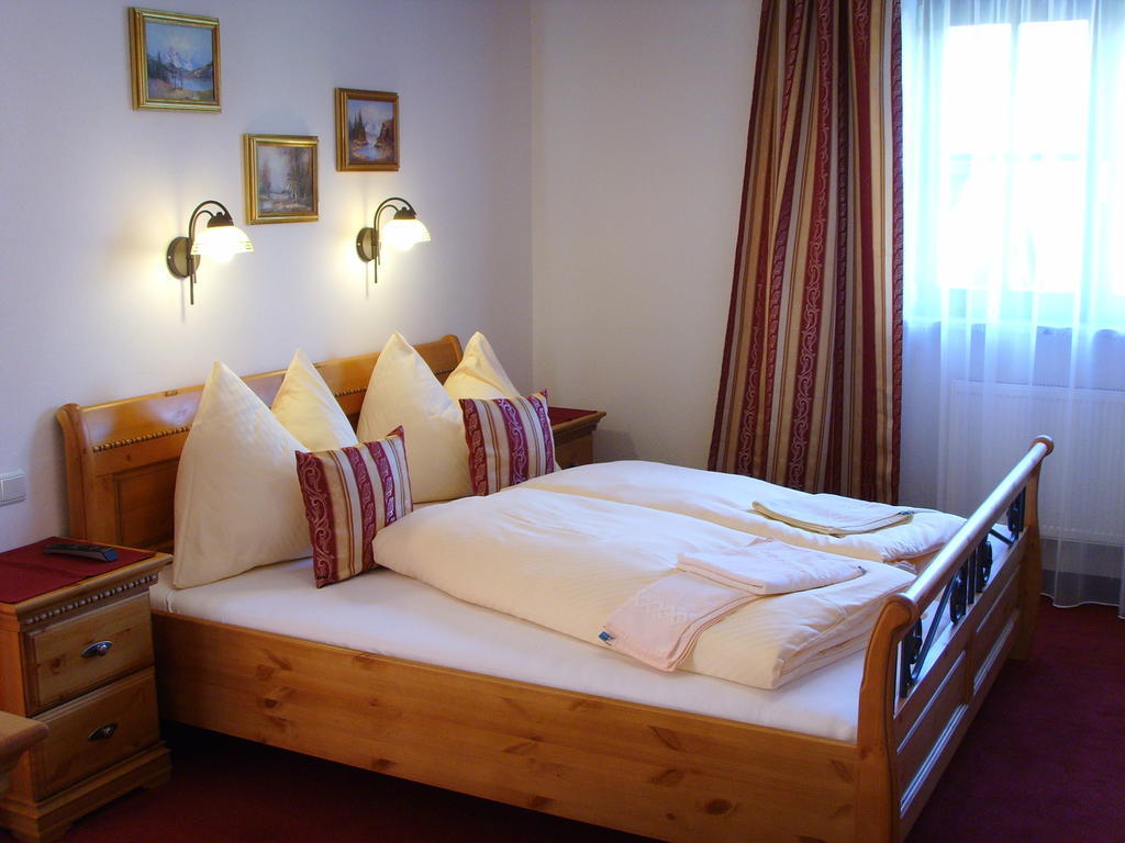 Pension Heidi Hotel Kaprun Room photo